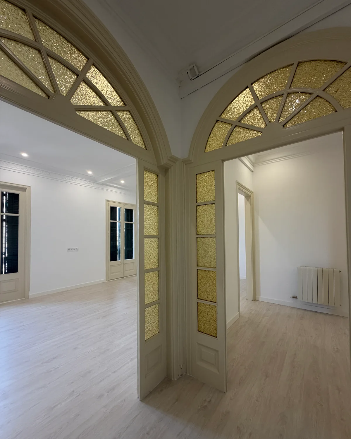 reformas integrales en Barcelona con cocina abierta y vivienda reformada completa